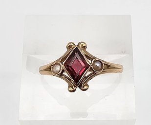Victorian Garnet Pearl 10K Gold Cocktail Ring Size 5.75 1.2 G Approximately 0.33 TCW