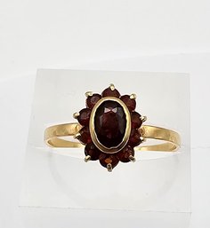 Garnet 18K Gold Cocktail Ring Size 7.5 2.5 Approximately 0.7 TCW