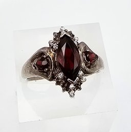 A Garnet Sterling Silver Cocktail Ring Size 7.5 3.8 G