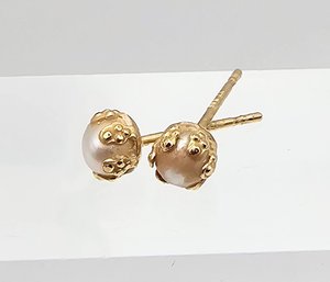 'ZZ' Pearl 14K Gold Stud Earrings 0.4 G