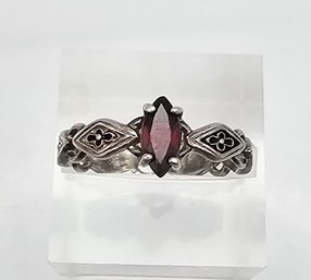 RJ Avon Garnet Sterling Silver Cocktail Ring Size 8 2.8 G Approximately P.58 TCW