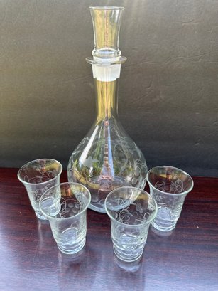Vintage Etched Glass Decanter With Shot Glass Stopper And 4 Glasses