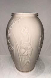 Lenox Masterpiece Collection Cream Vase