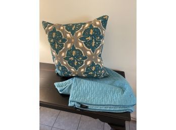 Pillow & A Set Of 2 Matching Pillow Shams