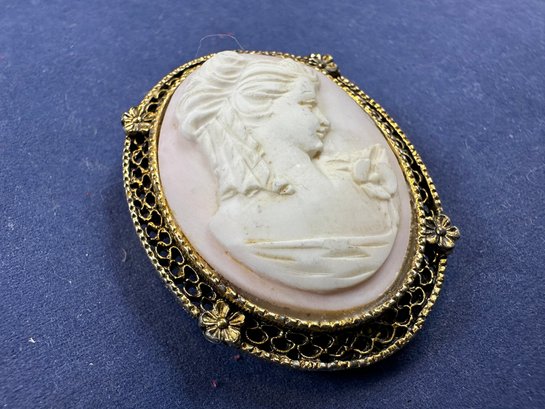 Gold Tone Pink Shell Cameo