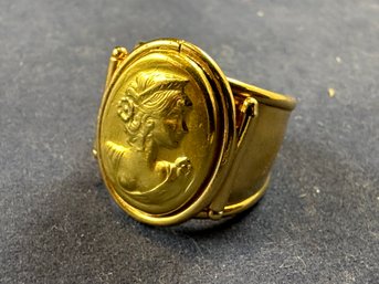 14K Yellow Gold Italian Portrait Cameo Ring, Marked Italy, Size 6