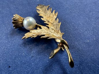 9K Yellow Gold And Pearl Pin Brooch