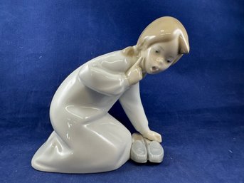 Lladro Little Girl With Slippers Figurine