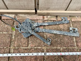 Primitive Cast Iron Large Skeleton Key Garden Decor