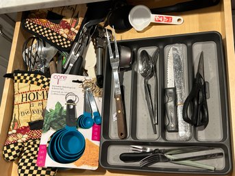 Contents Of Kitchen Drawer