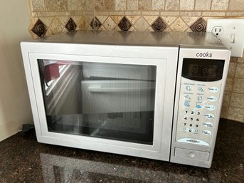 Cooks Microwave Works Well