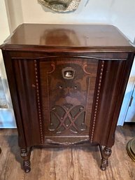 Colonial Radio Corp Rochester NY Antique 1930s Mahogany Radio