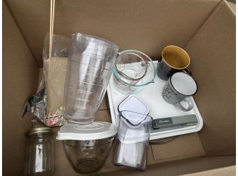 Box Of Miscellaneous Kitchen Items Pyrex Measuring Cups Pitcher