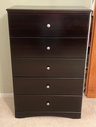 Like New Hum-Free Five Drawer Chest Of Drawers