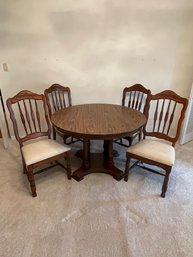 Round Four Leg Footed Pedestal Base Dinning Room Table & Four Chairs