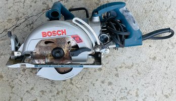 Bosch Worm Drive 7 1/4 Circular Saw Model 1677M