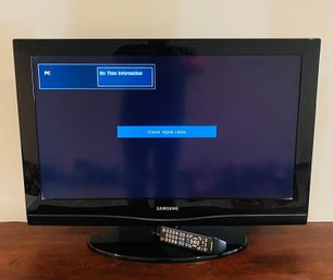 32' Samsung Flat Screen TV With Remote