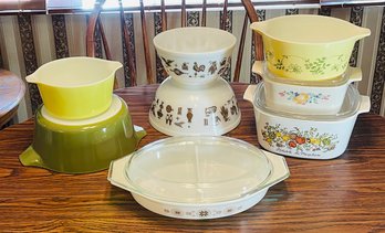 Group Lot Eight Pieces Vintage Pyrex Cookware Bowls Kitchen Dishes