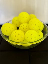 Pickleballs (16 Count)