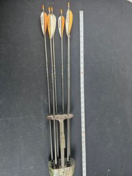 6 Easton Arrows In Carrier Case