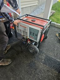 Honeywell 7000 Watt 420 CC Portable Generator