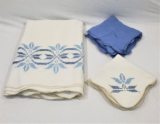 Vintage Embrodiered Table Linens Group- ~19 Pieces