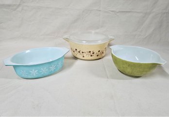 Assorted Vintage Pyrex Kitchenware Group- ~4 Pieces