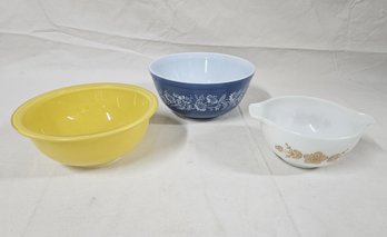 Assorted Misc. Pyrex Mixing Bowls Group- ~3 Pieces