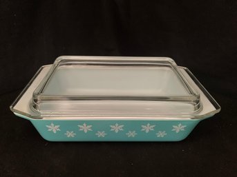 Vintage Pyrex White Snowflake On Turquoise Space Saver Casserole W/lid