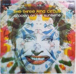 ONLY YEAR 1968 RELEASE THE THREE RING CIRCUS GROOVIN' ON THE SUNSHINE VINYL RECORD LSP 4021 RCA VICTOR RECORDS