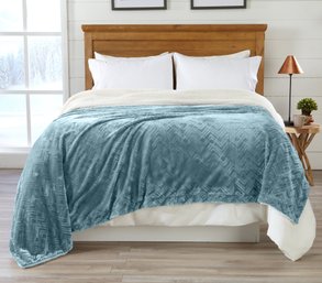 Premium Reversible Sherpa And Fleece Velvet Plush Blanket. Fuzzy, Soft, Warm Berber Fleece (King, Blue Surf)