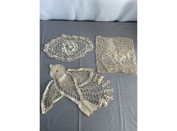 Pretty Delicate Vintage Doilies