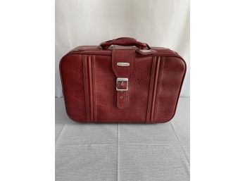 Vintage World Traveler Suitcase