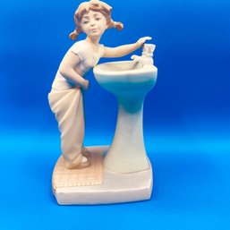 Lladro Porcelain Figurine Clean Up Time