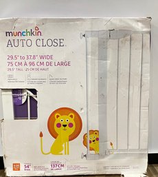 Munchkin Auto Close Baby Gate