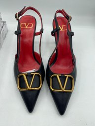 New Valentino V Logo  Leather Singback Pump Size 38