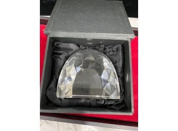 CRYSTAL PAPER WEIGHT