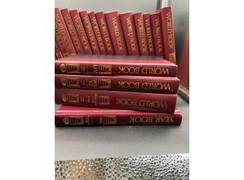 World Book Encyclopedia 1994 Edition Set Of 22 A-Z, Research Guide & Year Books