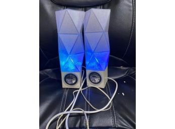 2 Power Wired Computer Speakers Stereo