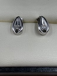 Sweet White Gold And Genuine Diamond Earrings