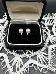 Elegant Pearl And Diamond 14 Kt Gold Earrings