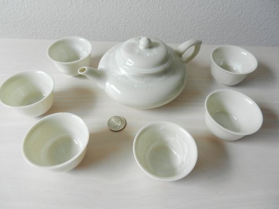 Vintage Small Asian Porcelain Teapot 6 Cups With Lustre Leaf Pattern   (DL30)