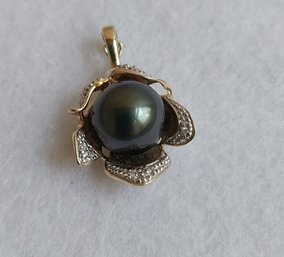 14K Black Pearl And Diamond Pendant (T-11)