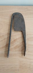 Primative Iron Betelnut Cutter (P-107)