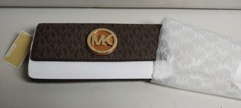 Michael Kors Fulton Large Gusset Carryall Wallet (EE20 B-2)