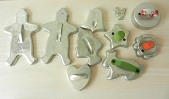 Vintage Lot Of Cookie Cutters   (DL47)