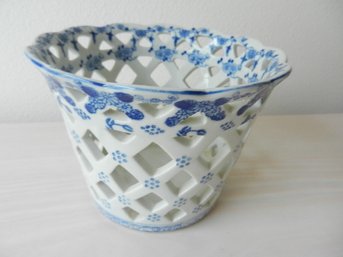 Vintage Andrea By Sadek Pierced Blue/white Floral China Pot   (DL39)