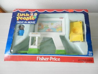 Vintage Fisher Price Little People Drive In Movie    (DE3)