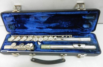 W T Armstrong 104 Flute In Carrying Case (DE30)