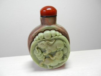 Vintage Brown And Green Carved Pebble Stone Dogs Snuff Bottle   (DP42)